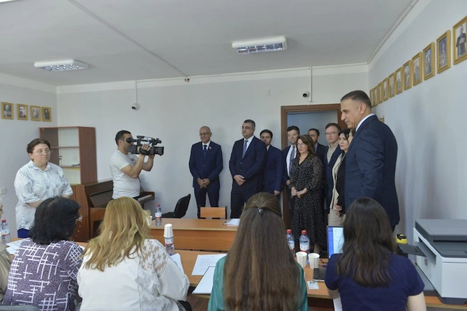 Musiqi müəllimlərinin attestasiyası ilə bağlı infotur təşkil olunub — FOTOLAR Musiqi müəllimlərinin attestasiyası ilə bağlı infotur təşkil olunub — FOTOLAR