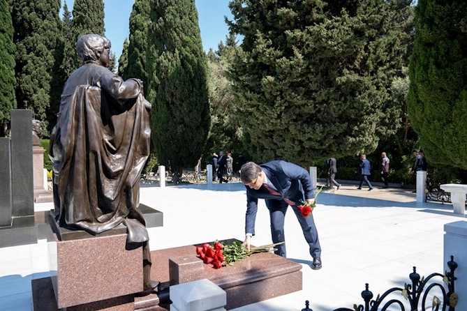 Ekologiya və Təbii Sərvətlər Nazirliyi işçiləri peşə bayramını qeyd ediblər — FOTOLAR