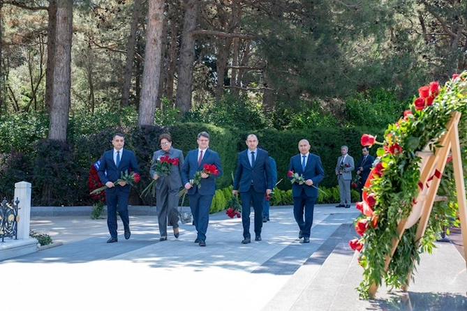 Ekologiya və Təbii Sərvətlər Nazirliyi işçiləri peşə bayramını qeyd ediblər — FOTOLAR