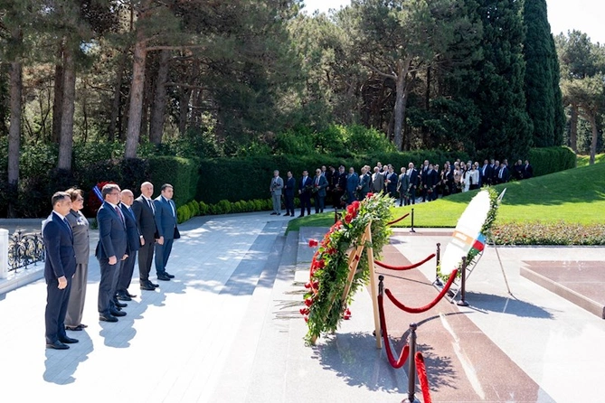 Ekologiya və Təbii Sərvətlər Nazirliyi işçiləri peşə bayramını qeyd ediblər — FOTOLAR
