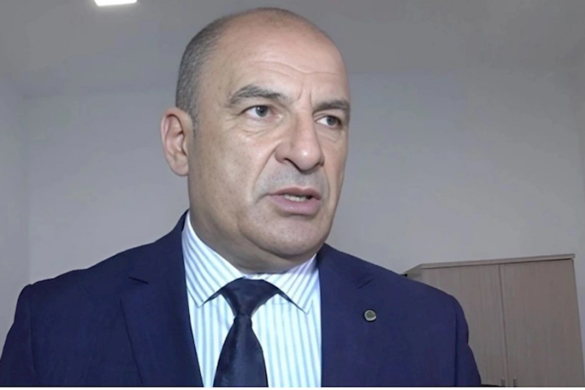 Qalmaqallı direktor işdən çıxarıldı