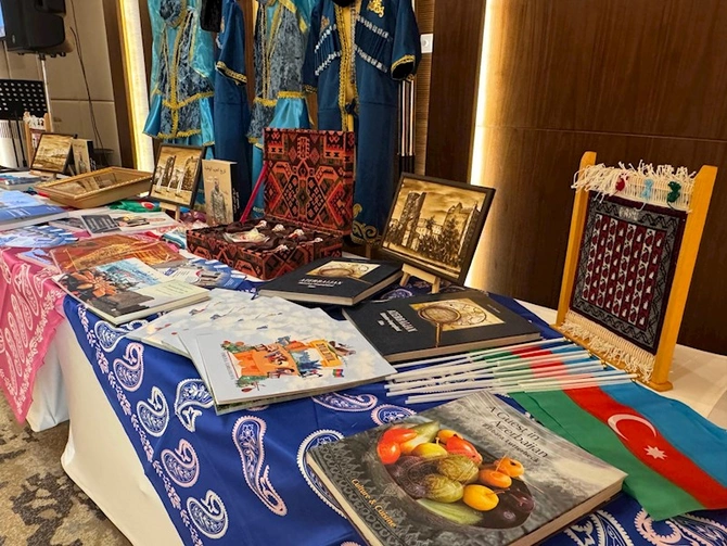 Səudiyyə Ərəbistanı Krallığında Azərbaycan icması ilə görüş — FOTOLAR Səudiyyə Ərəbistanı Krallığında Azərbaycan icması ilə görüş — FOTOLAR