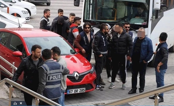 Türkiyədə azərbaycanlı tələbəni döyüb videoya çəkənlərə ağır cəza — FOTOLAR Türkiyədə azərbaycanlı tələbəni döyüb videoya çəkənlərə ağır cəza — FOTOLAR