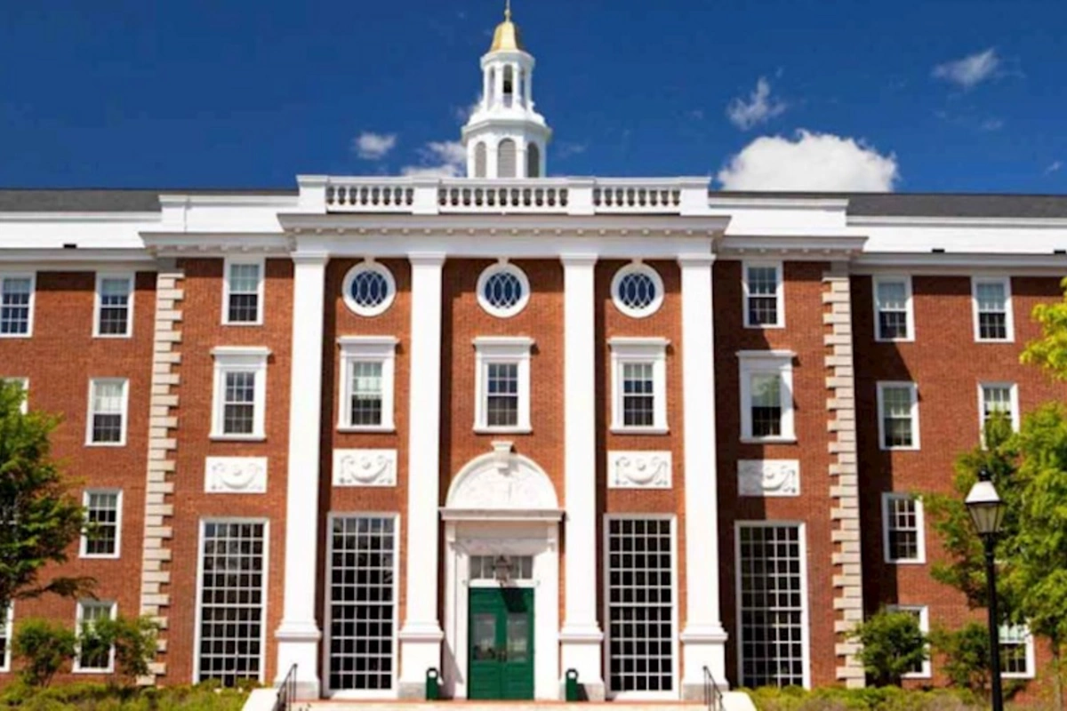 Məhkəmə Harvard Universiteti ilə bağlı hökumət qərarını ləğv edib