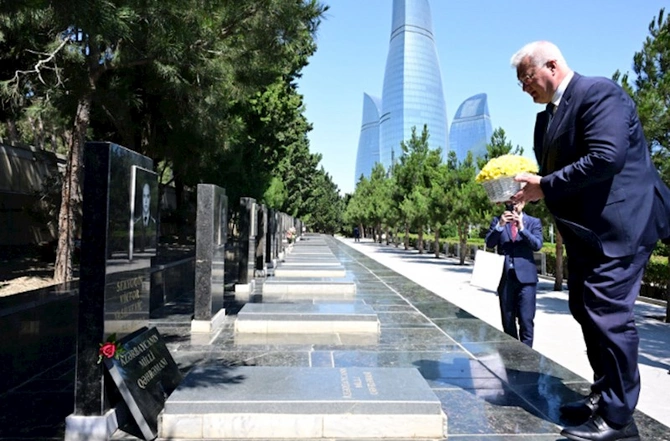 Ukraynanın xarici işlər naziri Zəfər parkını və Şəhidlər xiyabanını ziyarət edib — FOTOLAR Ukraynanın xarici işlər naziri Zəfər parkını və Şəhidlər xiyabanını ziyarət edib — FOTOLAR