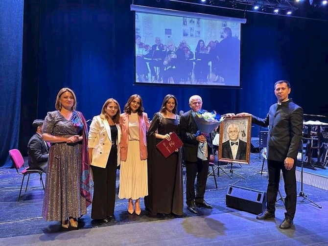 Gəncə və gəncəlilər layihəsində Mahir Məmmədovun yaradıcılıq gecəsi baş tutub — FOTOLAR Gəncə və gəncəlilər layihəsində Mahir Məmmədovun yaradıcılıq gecəsi baş tutub — FOTOLAR