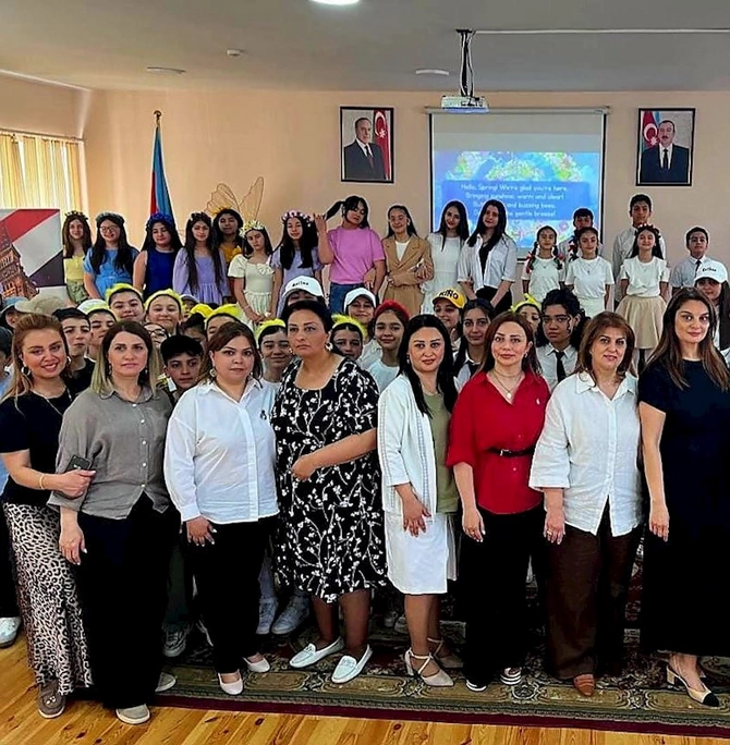 100 nömrəli tam orta məktəbdə İngilis dili gecəsi keçirilib — FOTOLAR 100 nömrəli tam orta məktəbdə İngilis dili gecəsi keçirilib — FOTOLAR