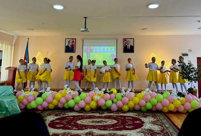 100 nömrəli tam orta məktəbdə İngilis dili gecəsi keçirilib — FOTOLAR 100 nömrəli tam orta məktəbdə İngilis dili gecəsi keçirilib — FOTOLAR