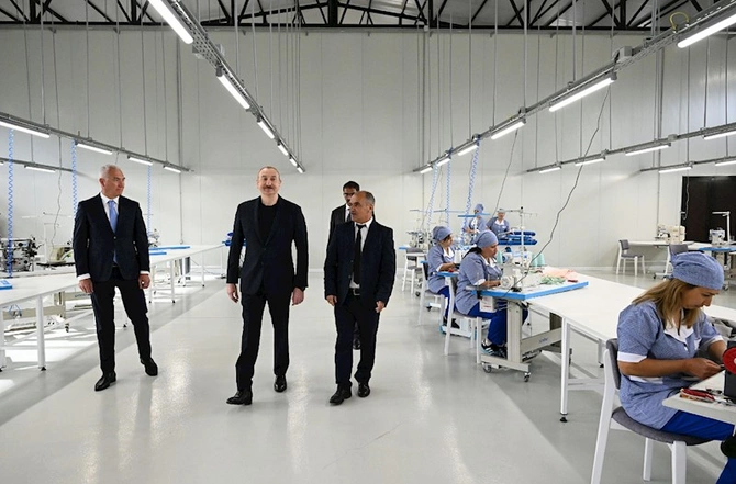 İlham Əliyev “LATIFA” Laçın tikiş fabrikinin açılışında iştirak edib — FOTOLAR (YENİLƏNİB)
