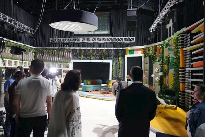 Özbəkistana səfər çərçivəsində azərbaycanlı media nümayəndələri “Sevimli TV” telekanalında olub — FOTOLAR Özbəkistana səfər çərçivəsində azərbaycanlı media nümayəndələri “Sevimli TV” telekanalında olub — FOTOLAR