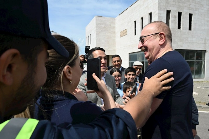 İlham Əliyev laçınlılarla bir arada — FOTOLAR (YENİLƏNİB)