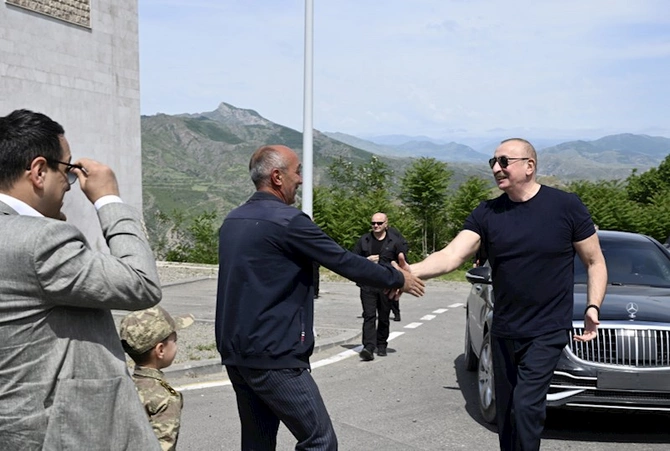 İlham Əliyev laçınlılarla bir arada — FOTOLAR (YENİLƏNİB)