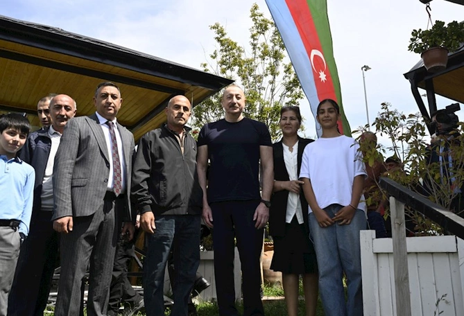 İlham Əliyev laçınlılarla bir arada — FOTOLAR (YENİLƏNİB)