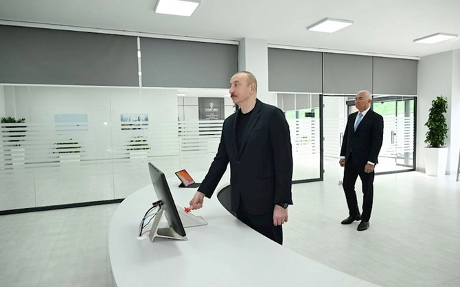 İlham Əliyev Laçın Elektrik Şəbəkəsi Rəqəmsal İdarəetmə Mərkəzinin açılışında iştirak edib — FOTOLAR