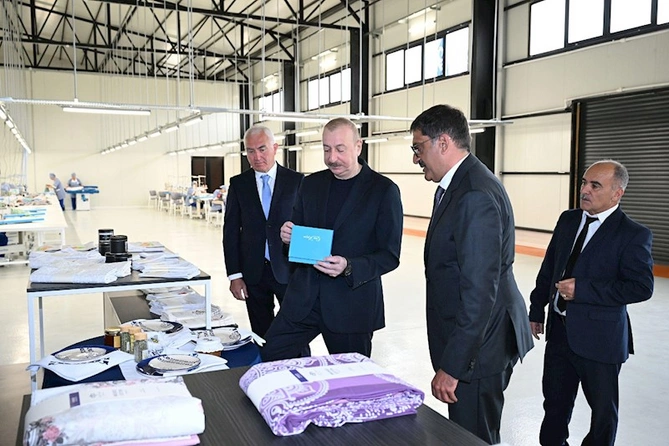 İlham Əliyev “LATIFA” Laçın tikiş fabrikinin açılışında iştirak edib — FOTOLAR (YENİLƏNİB)