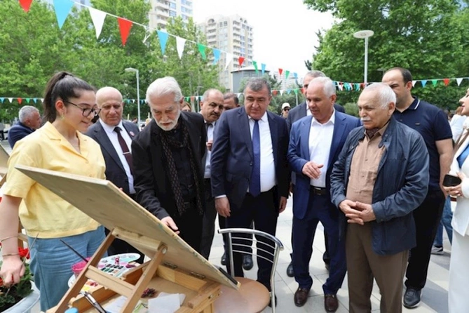 “Mənim gözlərimlə Azərbaycan!” — Rəsm festivalı keçirilib (FOTOLAR) “Mənim gözlərimlə Azərbaycan!” — Rəsm festivalı keçirilib (FOTOLAR)