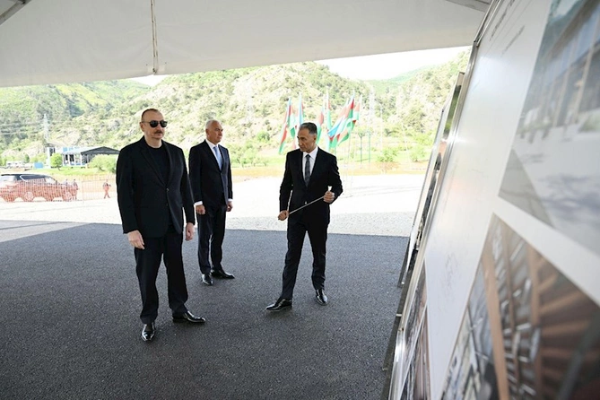 İlham Əliyev Laçın kanat yolunun təməlini qoyub — FOTOLAR