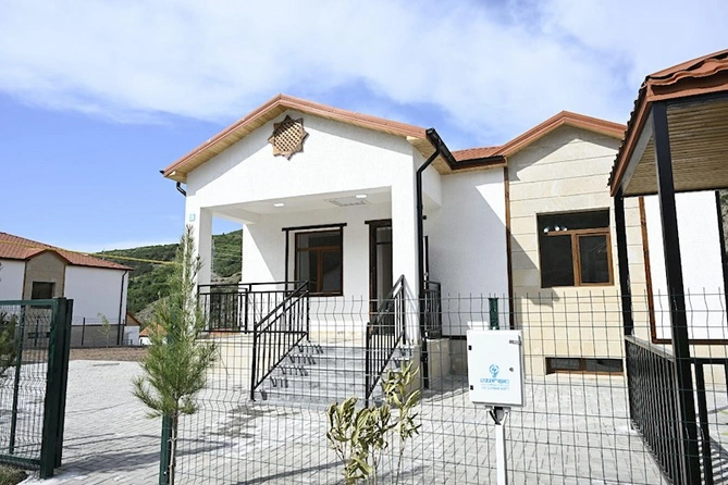 İlham Əliyev Laçın rayonunun Bəylik kəndinin açılışında iştirak edib — FOTOLAR İlham Əliyev Laçın rayonunun Bəylik kəndinin açılışında iştirak edib — FOTOLAR