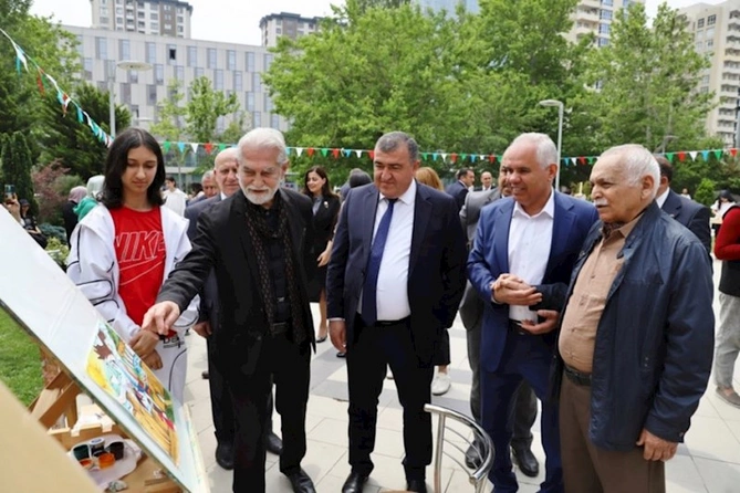 “Mənim gözlərimlə Azərbaycan!” — Rəsm festivalı keçirilib (FOTOLAR) “Mənim gözlərimlə Azərbaycan!” — Rəsm festivalı keçirilib (FOTOLAR)