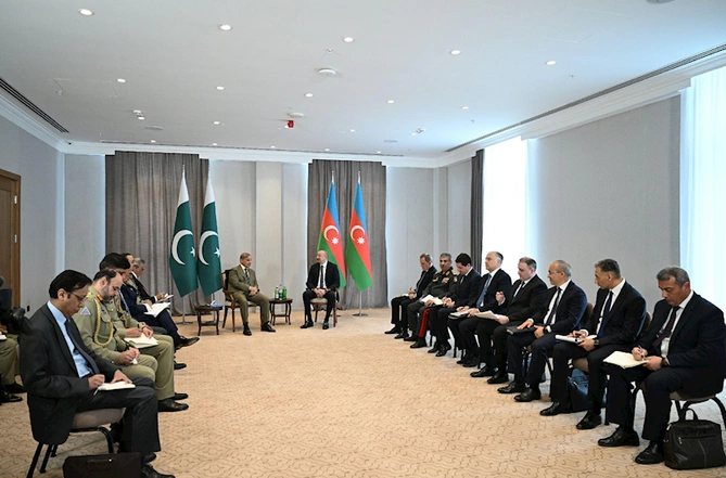 Laçında Prezident İlham Əliyevin Pakistanın Baş naziri ilə məhdud tərkibdə görüşü keçirilib — FOTO Laçında Prezident İlham Əliyevin Pakistanın Baş naziri ilə məhdud tərkibdə görüşü keçirilib — FOTO