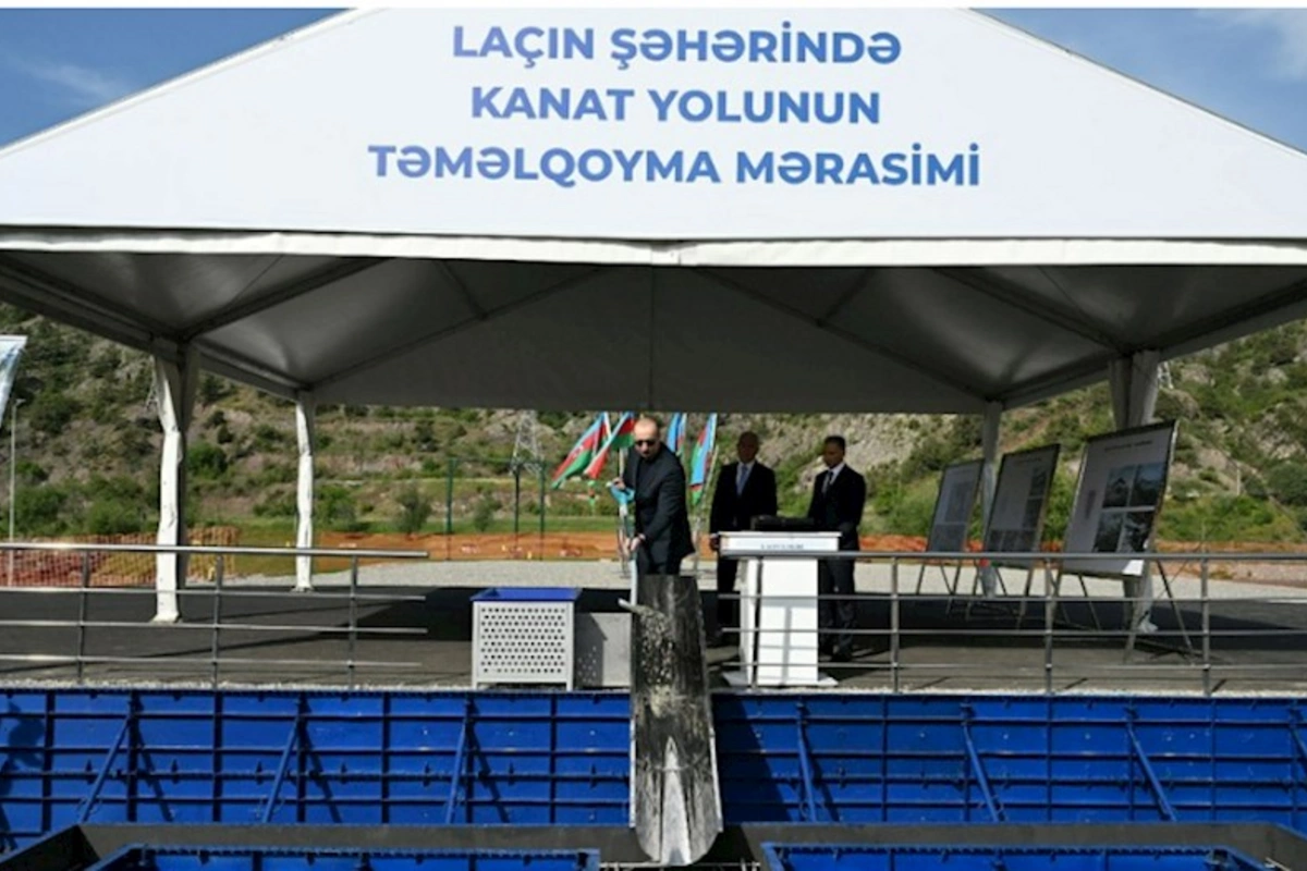 İlham Əliyev Laçın kanat yolunun təməlini qoyub — FOTOLAR