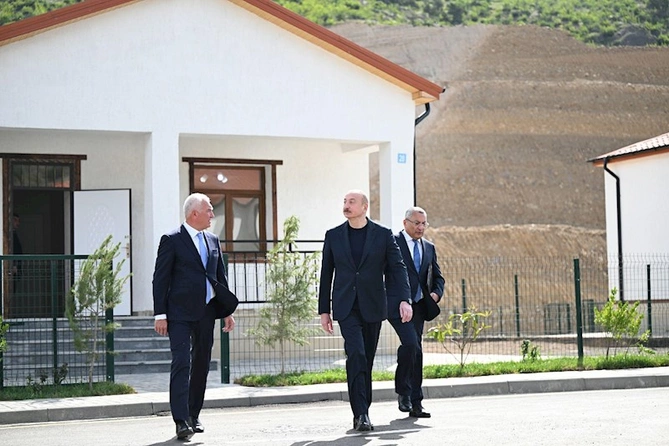 İlham Əliyev Laçın rayonunun Bəylik kəndinin açılışında iştirak edib — FOTOLAR İlham Əliyev Laçın rayonunun Bəylik kəndinin açılışında iştirak edib — FOTOLAR
