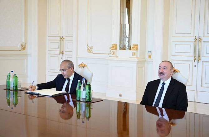 İlham Əliyev Birləşmiş Ərəb Əmirliklərinin iş adamlarından ibarət nümayəndə heyətini qəbul edib — FOTOLAR