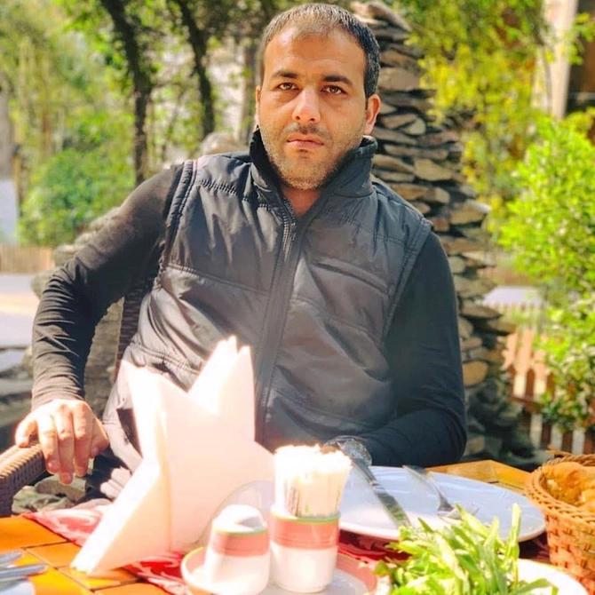 Bakıda marketin qarşısında 2 nəfəri cərəyan vurub öldürdü — FOTO