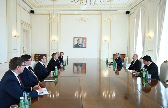 İlham Əliyev ABŞ Senatının Xarici Əlaqələr Komitəsinin üzvünü qəbul edib — FOTOLAR (YENİLƏNİB) İlham Əliyev ABŞ Senatının Xarici Əlaqələr Komitəsinin üzvünü qəbul edib — FOTOLAR (YENİLƏNİB)