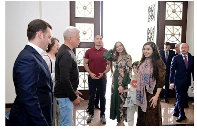 Leyla Əliyeva və Arzu Əliyeva Naxçıvanda — FOTOLAR Leyla Əliyeva və Arzu Əliyeva Naxçıvanda — FOTOLAR