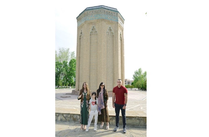 Leyla Əliyeva və Arzu Əliyeva Naxçıvanda — FOTOLAR Leyla Əliyeva və Arzu Əliyeva Naxçıvanda — FOTOLAR