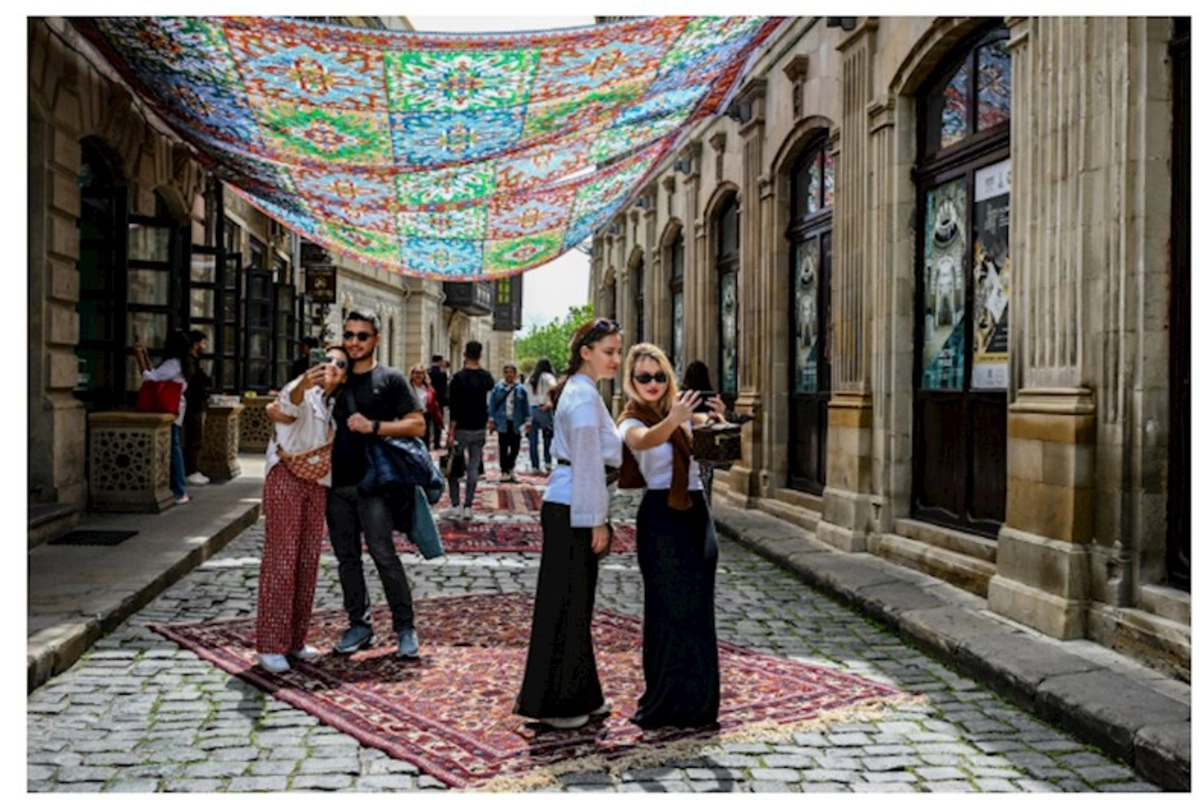 Bakıda ilk Beynəlxalq Xalça Festivalı fəaliyyətə başlayıb — FOTOLAR