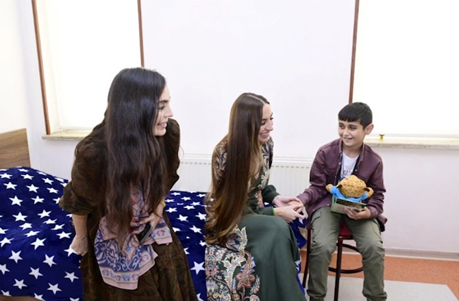 Leyla Əliyeva və Arzu Əliyeva Naxçıvanda — FOTOLAR Leyla Əliyeva və Arzu Əliyeva Naxçıvanda — FOTOLAR