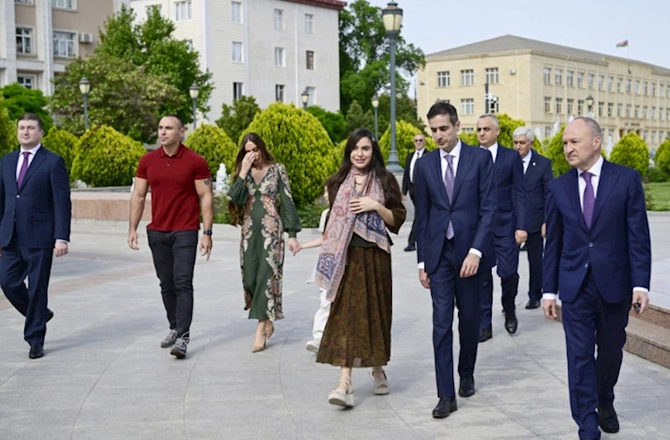 Leyla Əliyeva və Arzu Əliyeva Naxçıvanda — FOTOLAR Leyla Əliyeva və Arzu Əliyeva Naxçıvanda — FOTOLAR