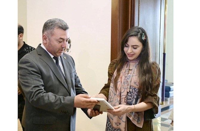 Leyla Əliyeva və Arzu Əliyeva Naxçıvanda — FOTOLAR Leyla Əliyeva və Arzu Əliyeva Naxçıvanda — FOTOLAR