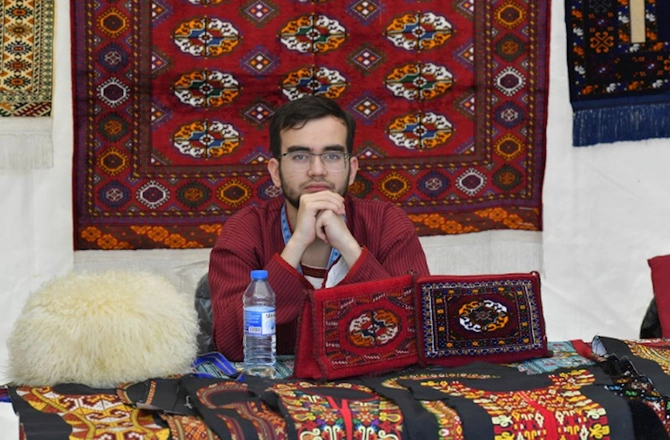Bakıda ilk Beynəlxalq Xalça Festivalı fəaliyyətə başlayıb — FOTOLAR Bakıda ilk Beynəlxalq Xalça Festivalı fəaliyyətə başlayıb — FOTOLAR