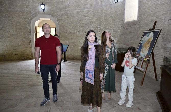 Leyla Əliyeva və Arzu Əliyeva Naxçıvanda — FOTOLAR Leyla Əliyeva və Arzu Əliyeva Naxçıvanda — FOTOLAR