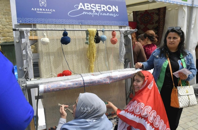 Bakıda ilk Beynəlxalq Xalça Festivalı fəaliyyətə başlayıb — FOTOLAR Bakıda ilk Beynəlxalq Xalça Festivalı fəaliyyətə başlayıb — FOTOLAR