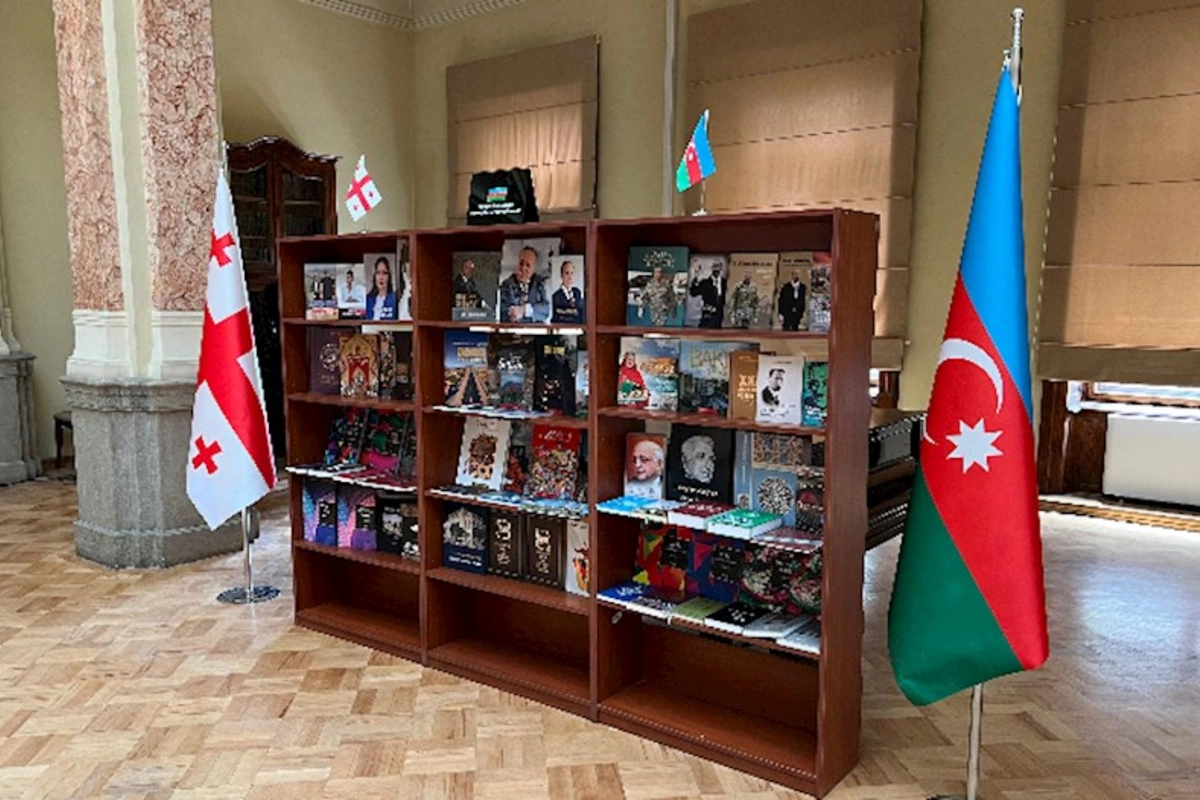 Gürcüstan Milli Kitabxanasında Azərbaycan ədəbiyyatı guşəsi yaradıldı — FOTOLAR