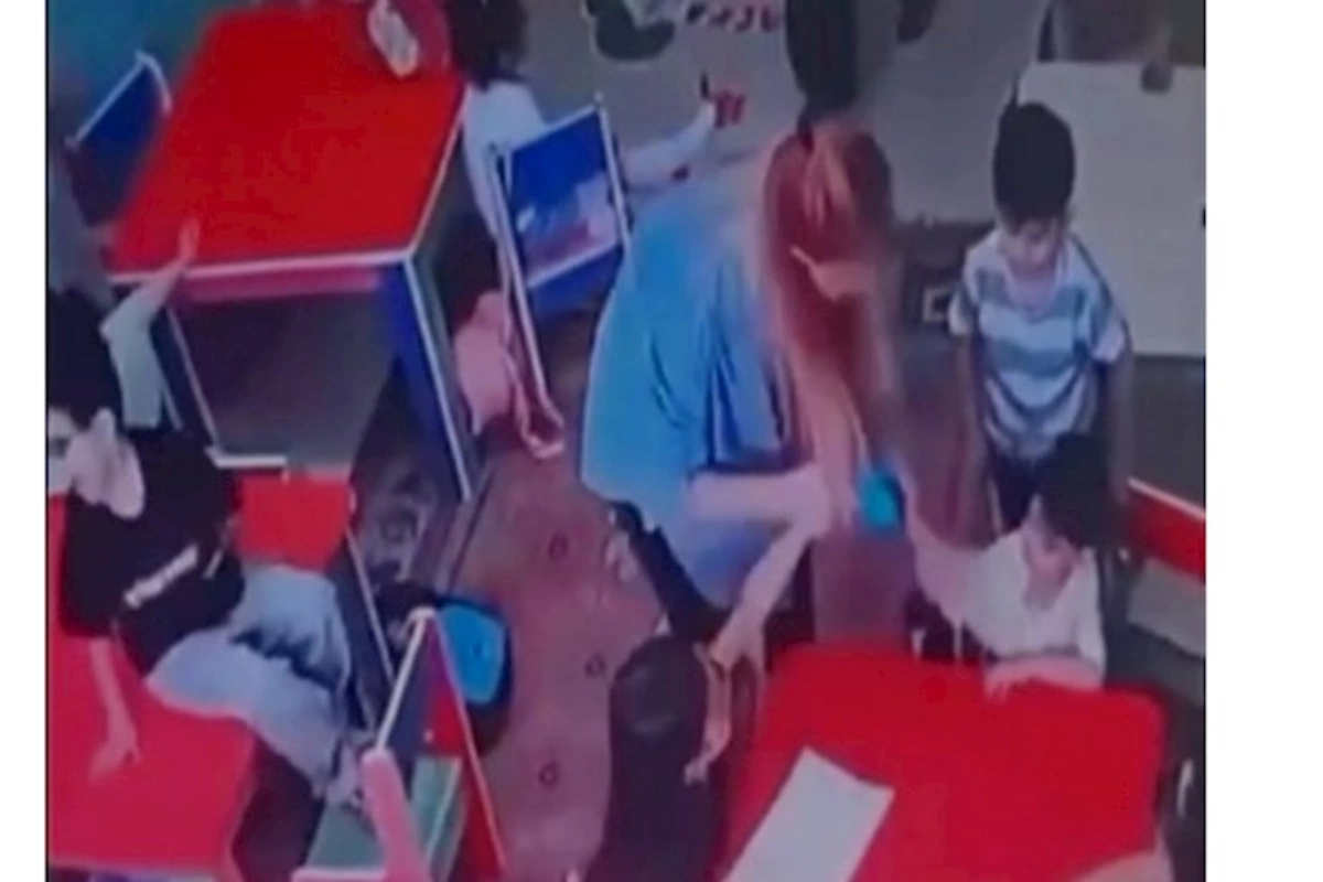 Kaspi Kidsdə müəllimin şiddət göstərdiyi azyaşlı 2 saat köməksiz vəziyyətdə qalıbmış — TƏFƏRRÜAT (VİDEO)