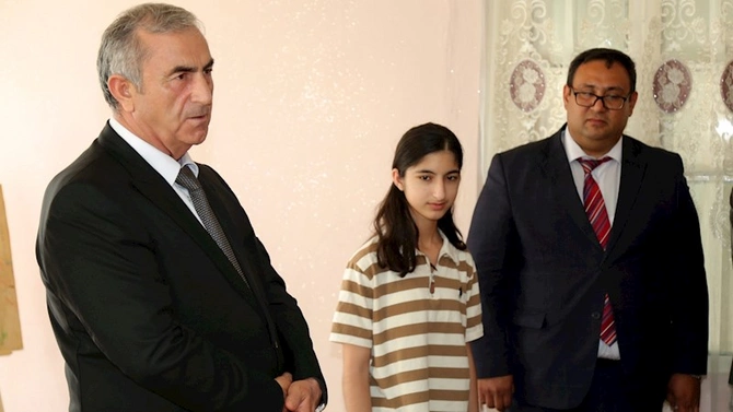 Hacıqabul RİH başçısı imkanları məhdud- xüsusi istedada malik Zəhraya baş çəkib — FOTOLAR Hacıqabul RİH başçısı imkanları məhdud- xüsusi istedada malik Zəhraya baş çəkib — FOTOLAR