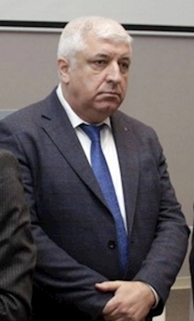 Vüsal Aslanov Aparat rəhbərini işdən çıxardı — FOTO