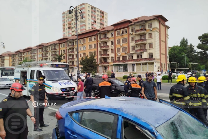 Bakıda dönərçi Rent a Car maşını ilə qəzaya düşüb öldü — FOTOLAR Bakıda dönərçi Rent a Car maşını ilə qəzaya düşüb öldü — FOTOLAR