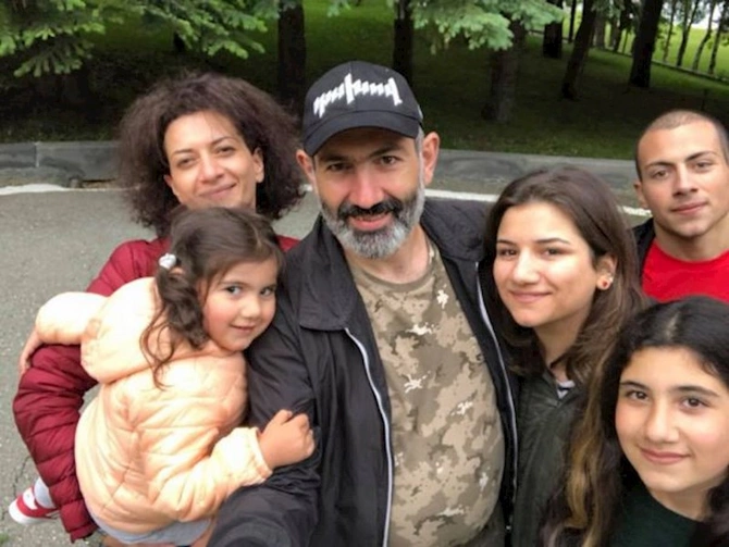 Nikol Paşinyan: Rəsmi nikahda olmamağım bəzilərini narahat edir... — FOTOLAR