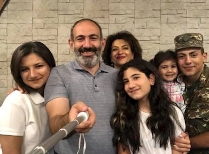 Nikol Paşinyan: Rəsmi nikahda olmamağım bəzilərini narahat edir... — FOTOLAR