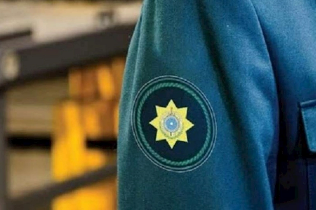 Məhkəmə saxtakarlıq edən gömrük işçisinə cəza verdi