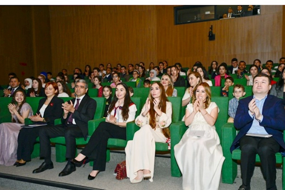 Leyla Əliyeva və Arzu Əliyeva həssas qruplara aid şəxslərin yaradıcılıq prosesi ilə tanış olublar