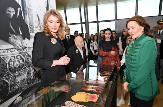 Azərbaycan Milli Xalça Muzeyində “Rabat xalça sənəti” immersiv sərgisi açılıb — FOTOLAR Azərbaycan Milli Xalça Muzeyində “Rabat xalça sənəti” immersiv sərgisi açılıb — FOTOLAR