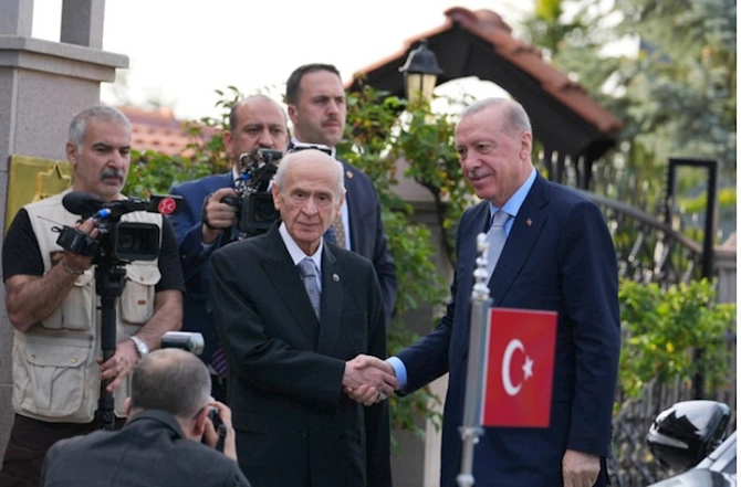 Ərdoğan Bahçelini evində ziyarət etdi — FOTOLAR Ərdoğan Bahçelini evində ziyarət etdi — FOTOLAR