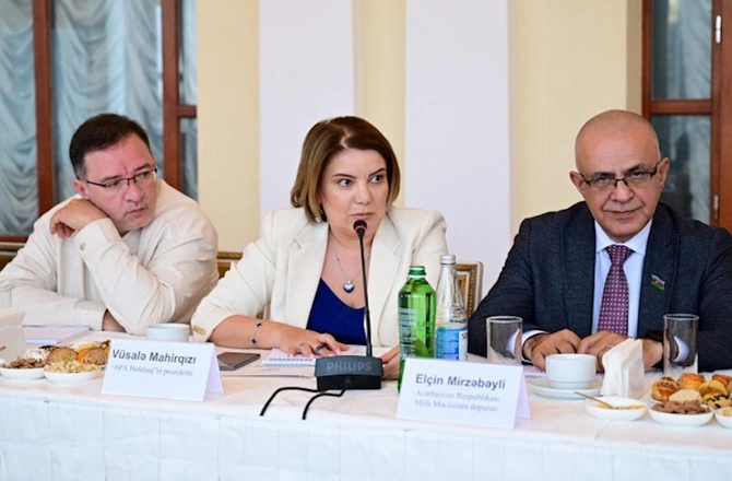 “Musiqi və incəsənət məktəblərində müəllim keyfiyyəti” mövzusunda müzakirələr aparıldı — FOTOLAR